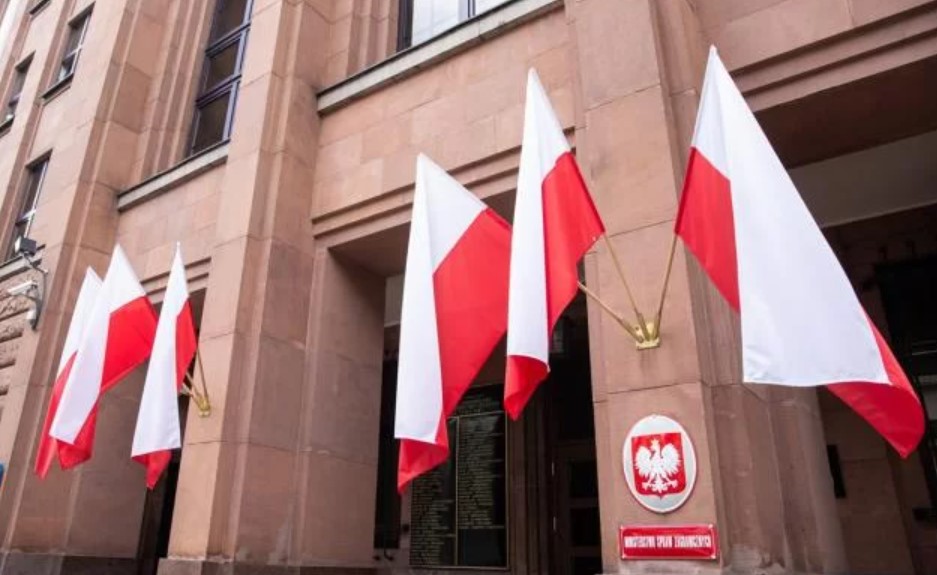 МИД Польши завершает миссии более чем в 50 странах