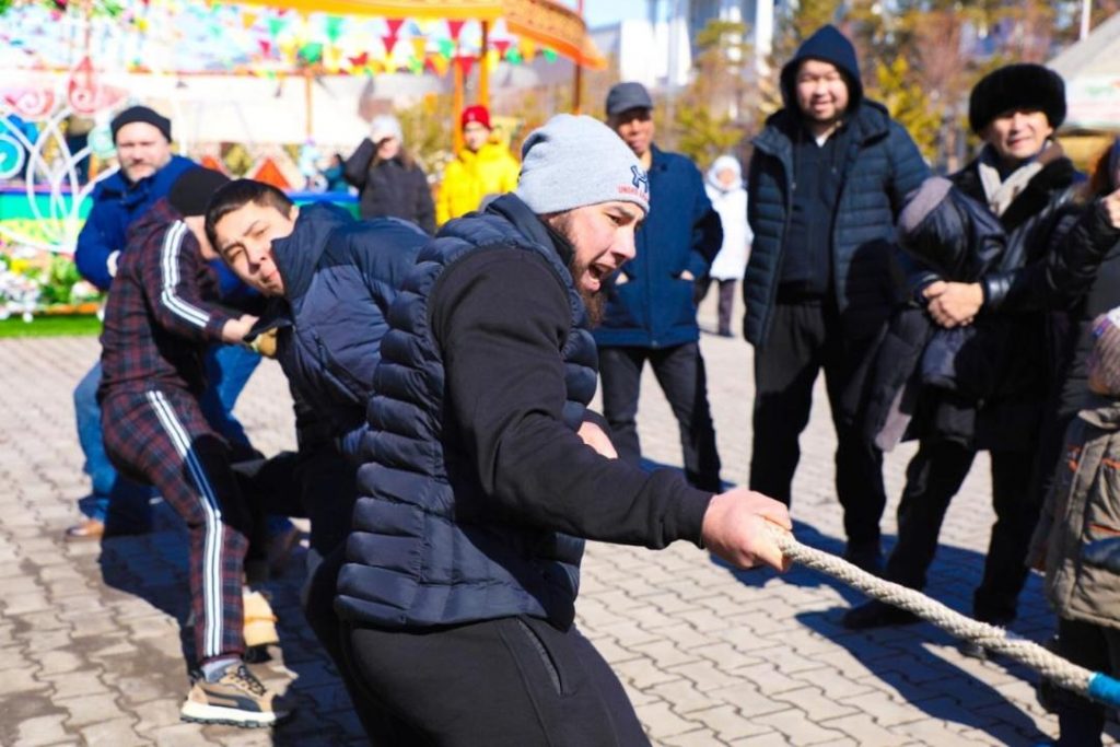 Наурыз в столице: тысячи жителей и гостей города участвуют в спортивных состязаниях