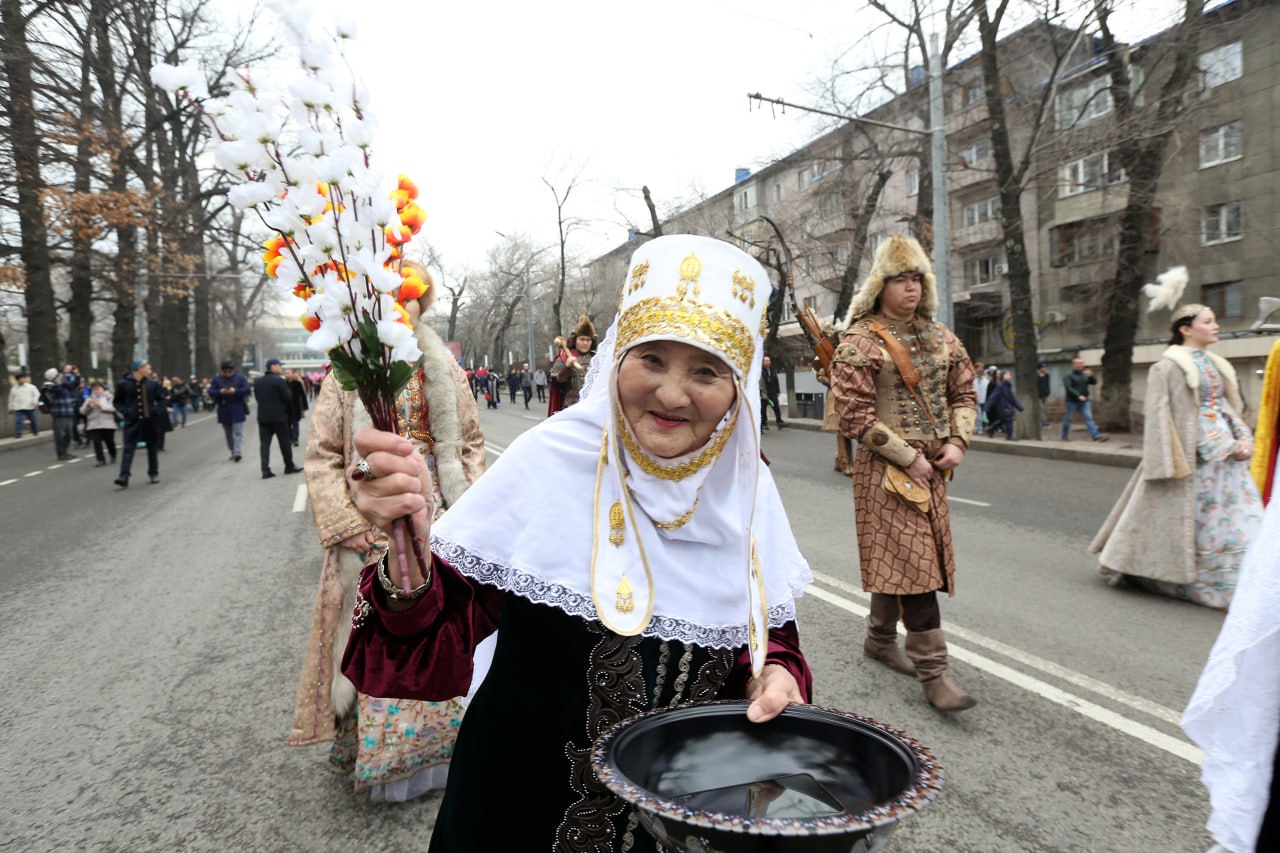 Фотоотчет: Праздничный Караван «Көш. Наурыз – думан» пронесся по улицам Алматы