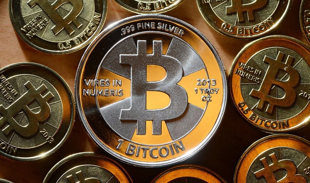 Почему BTC выигрывает от снижения процентных ставок и халвинга?