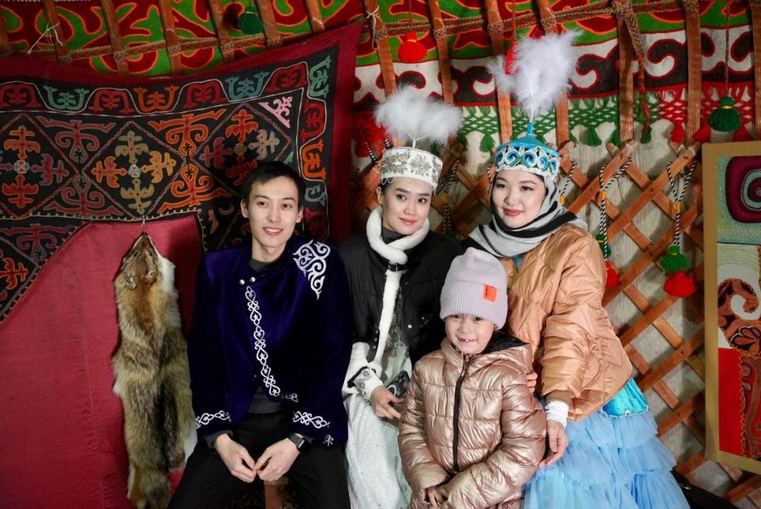 Празднование Наурыза: больше тонны плова приготовили на фестивале в Астане