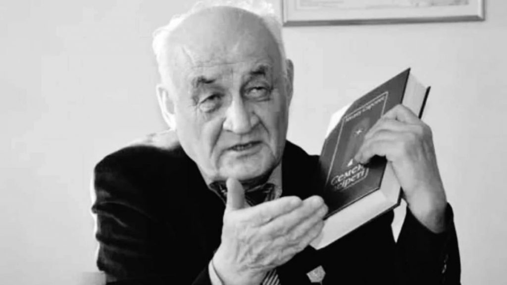 Токаев выразил соболезнования родным писателя Медеу Сарсеке