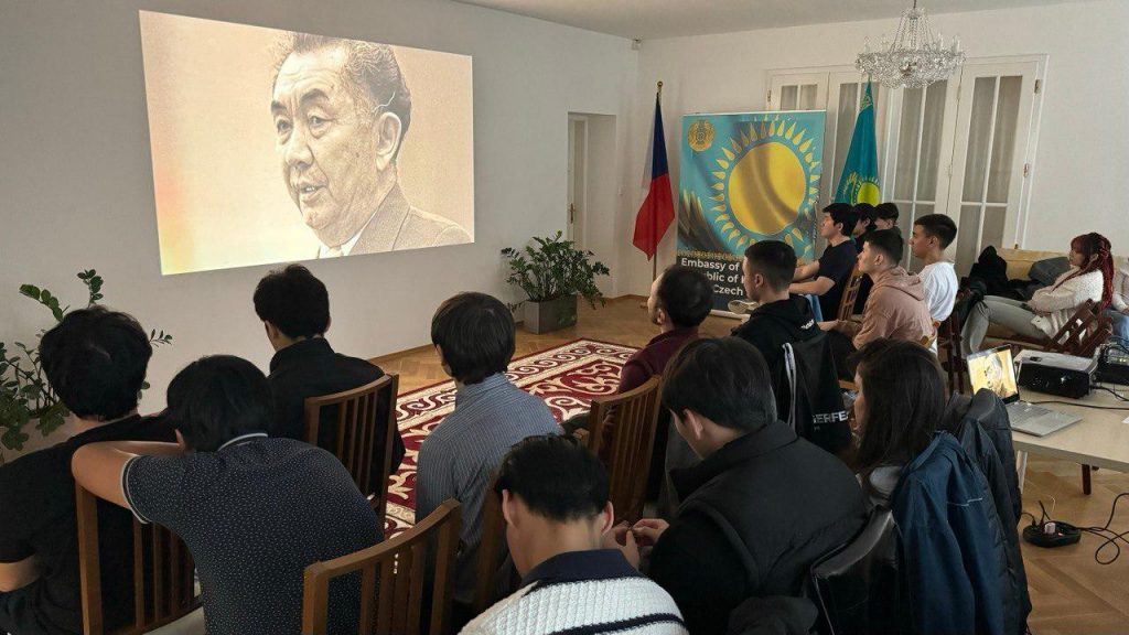 В Праге казахстанским студентам показали документальный фильм о Каныше Сатпаеве
