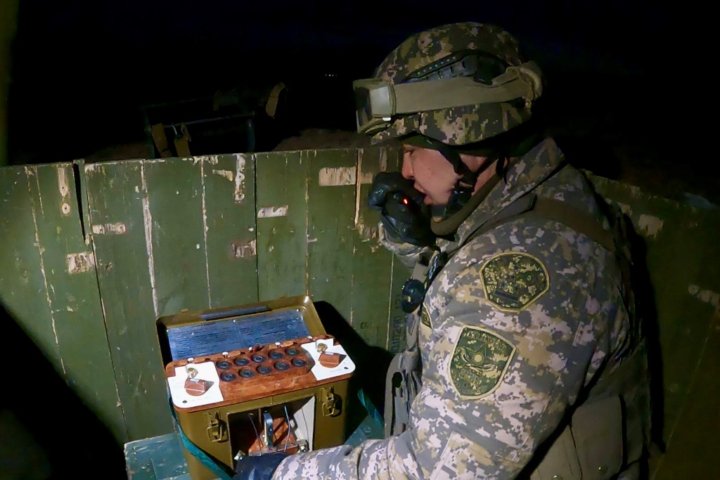 Военнослужащие Конаевского гарнизона выполнили упражнения подрывного дела
