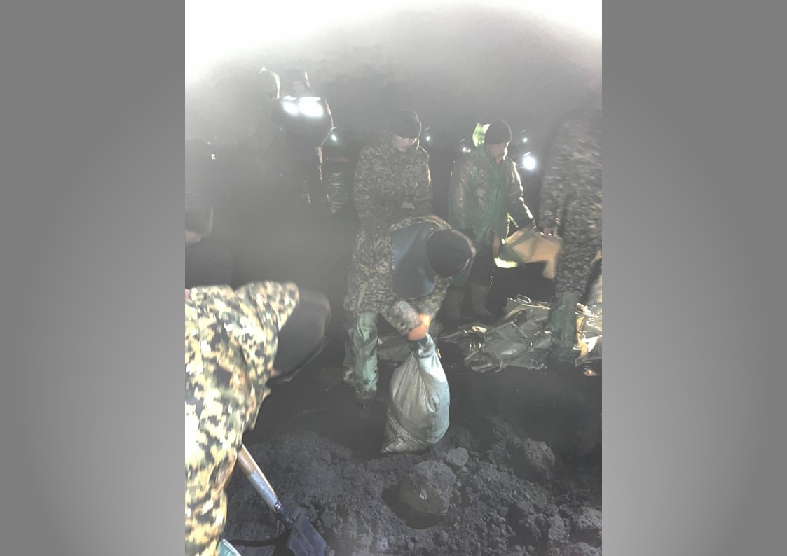 Военнослужащие Национальной гвардии оказывают помощь пострадавшим от затоплений