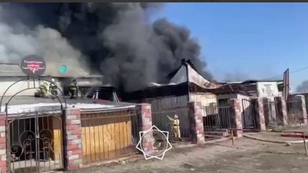Возгорание в селе Байтерек: локализована угроза для жилого дома