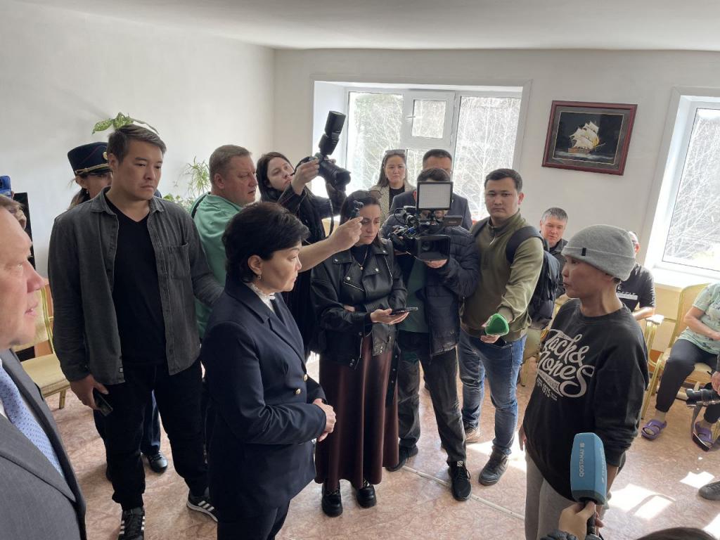 С. Жакупова посетила эвакуационный пункт в Костанайской области