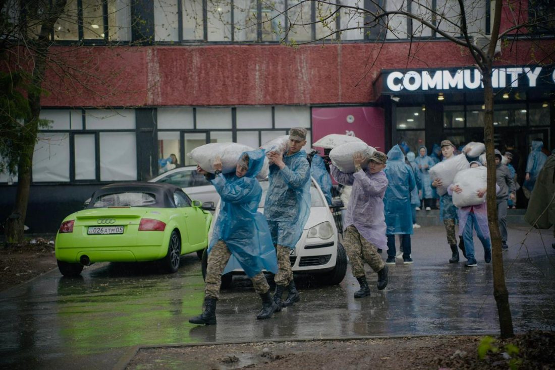 Из Алматы в Атыраускую область отправлено более 30 тонн гуманитарной помощи