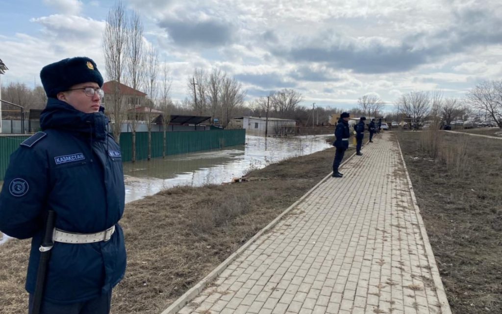 550 гвардейцев патрулируют эвакуированные районы Актобе