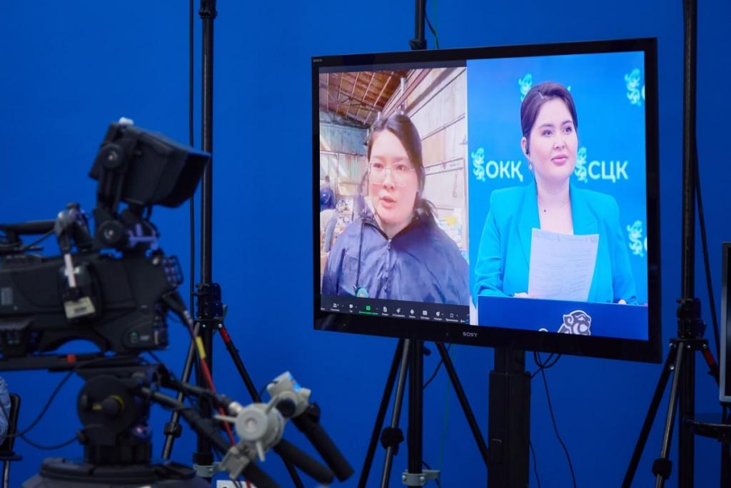 На складах с гуманитарной помощью работа кипит круглосуточно