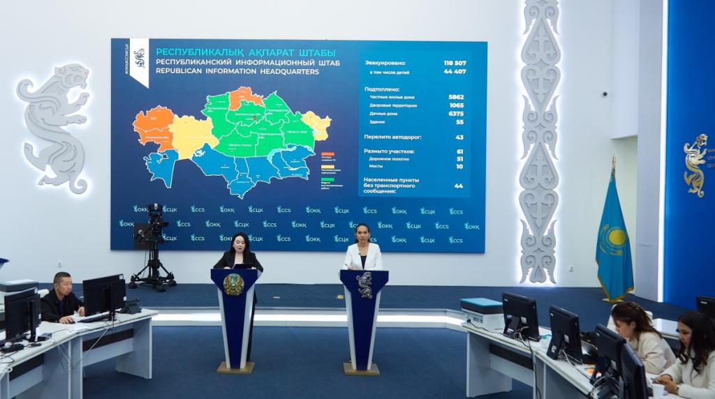 Школьники из подтопленных регионов обеспечены необходимыми принадлежностями