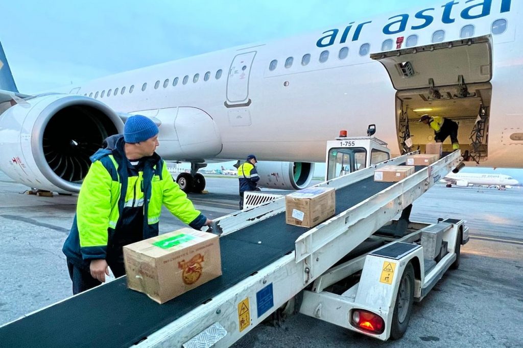 Группа Air Astana бесплатно перевезла 75 тонн гуманитарного груза