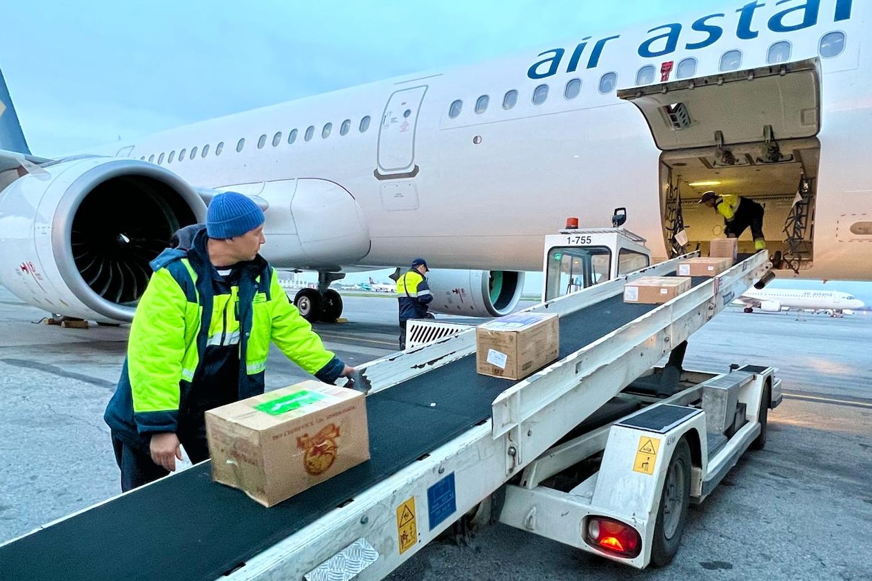 Группа Air Astana бесплатно перевезла 75 тонн гуманитарного груза