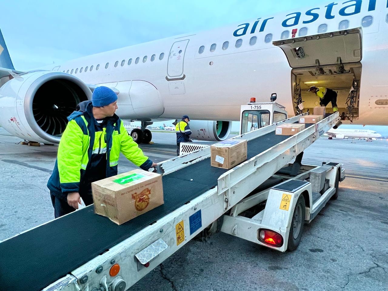 Группа Air Astana оказала безвозмездную помощь