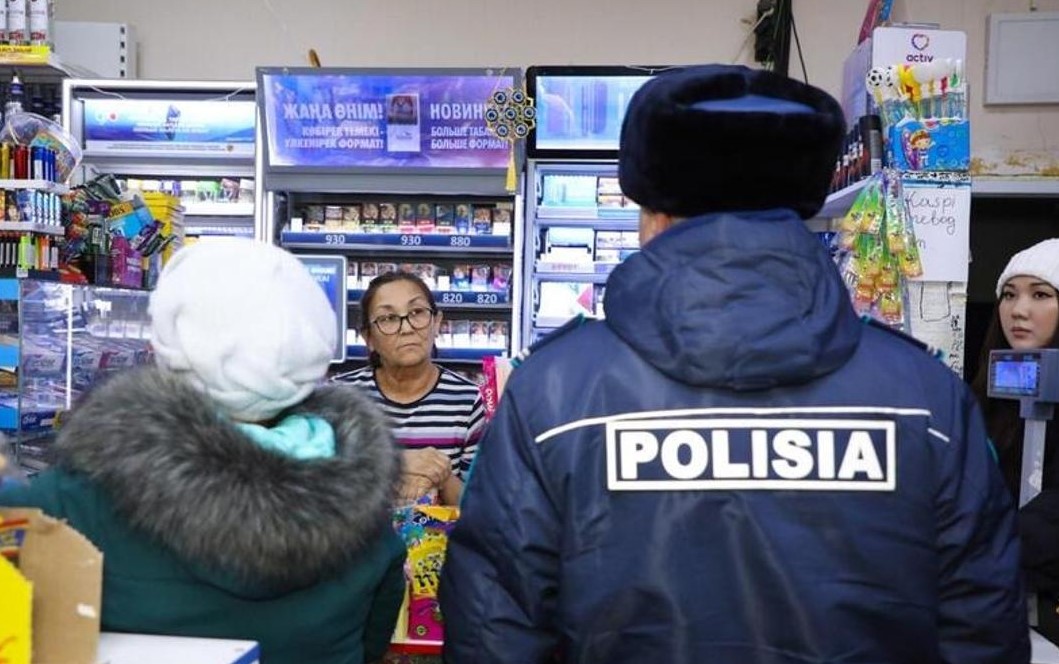 Боец ММА участвует в рейде против незаконной продажи насвая