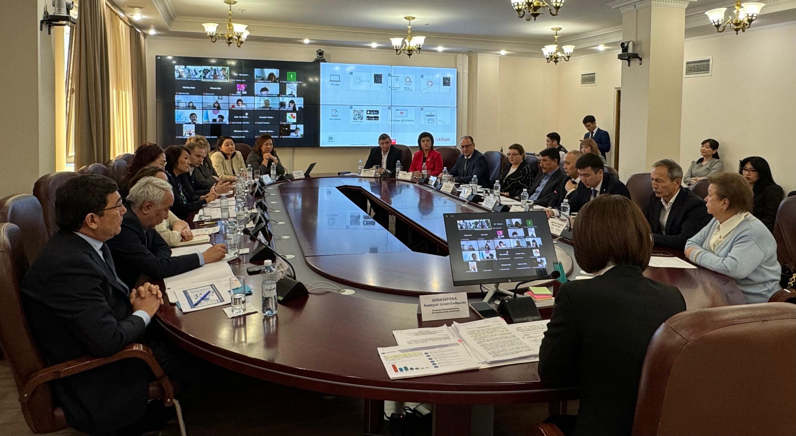 РАЗВИТИЕ ОТЕЧЕСТВЕНОЙ ФАРМПРОМЫШЛЕННОСТИ ОБСУДИЛИ В МИНИСТЕРСТВЕ ЗДРАВООХРАНЕНИЯ