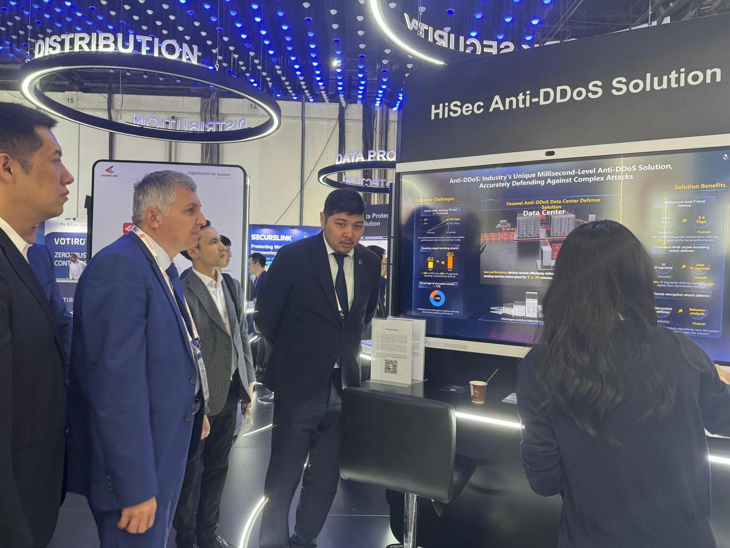 Делегация из Казахстана познакомилась с передовыми решениями Huawei по кибербезопасности
