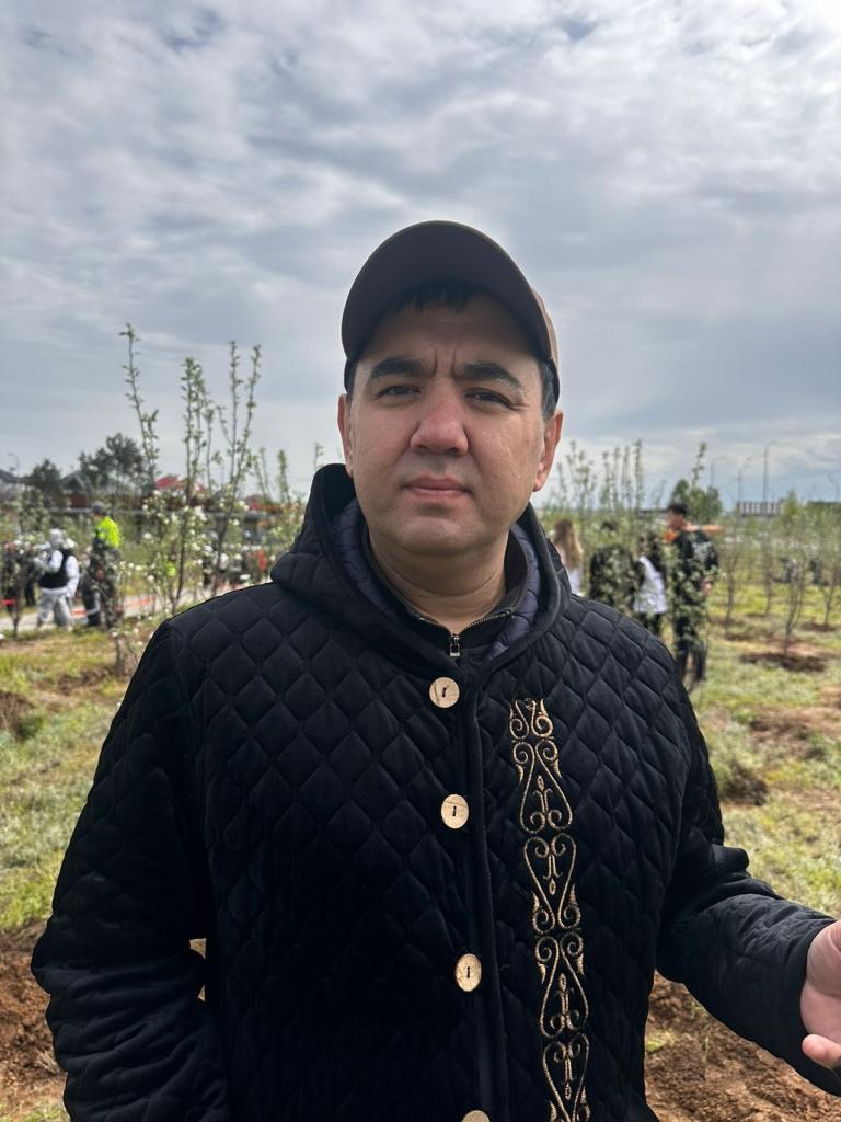 «Алматы — город-сад»: казахстанские звезды приняли участие в массовой посадке яблонь