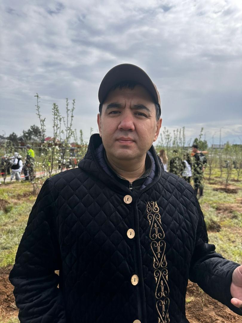 «Алматы — город-сад»: казахстанские звезды приняли участие в массовой посадке яблонь