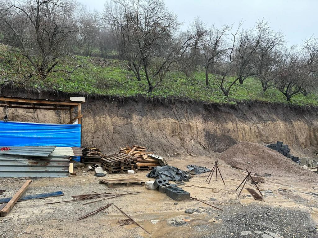 Незаконное строительство стало причиной схода грязевых масс в Алматы