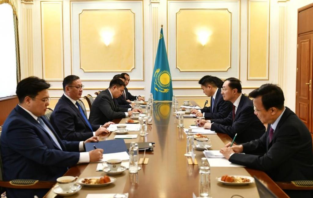 Главы МИД Казахстана и Китая обменялись мнениями в Астане