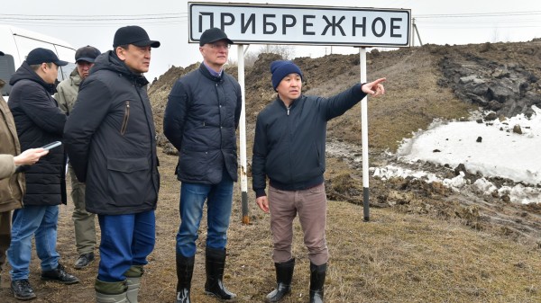 Первый вице-премьер РК Роман Скляр поручил срочно эвакуировать жителей поселка Заречный в СКО