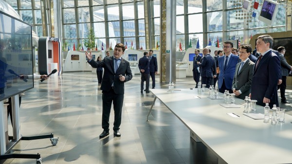 Олжас Бектенов ознакомился со стартап-проектами Astana Hub и поручил усилить меры поддержки талантливой молодежи