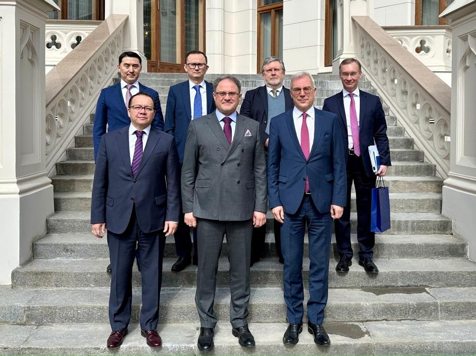 Казахстан и РФ укрепляют отношения с международными институтами