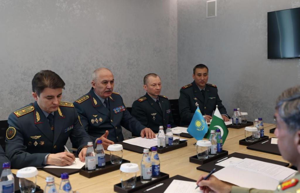 Министры обороны Казахстана и Пакистана обсудили перспективы сотрудничества
