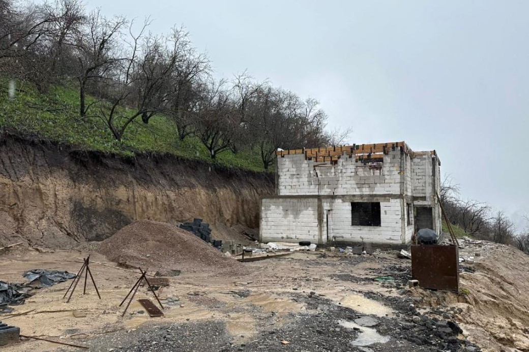Незаконное строительство привело к чрезвычайной ситуации в Алматы