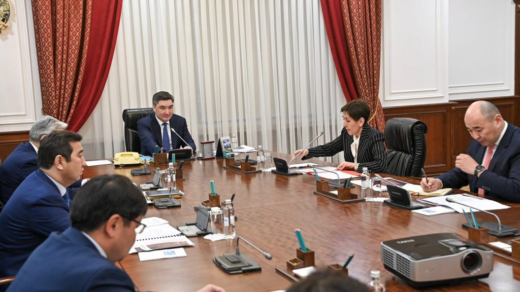Олжас Бектенов дал новые поручения по поддержке пострадавших от паводков