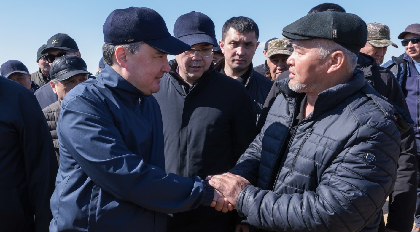 Ответы на горячие вопросы: Олжас Бектенов проверил ситуацию в Кульсары