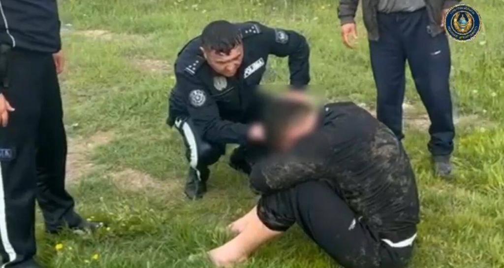 Патрульные полицейские спасли мужчину, тонущего в реке Сырдарье