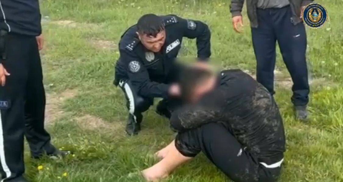 Патрульные полицейские спасли мужчину, тонущего в реке Сырдарье
