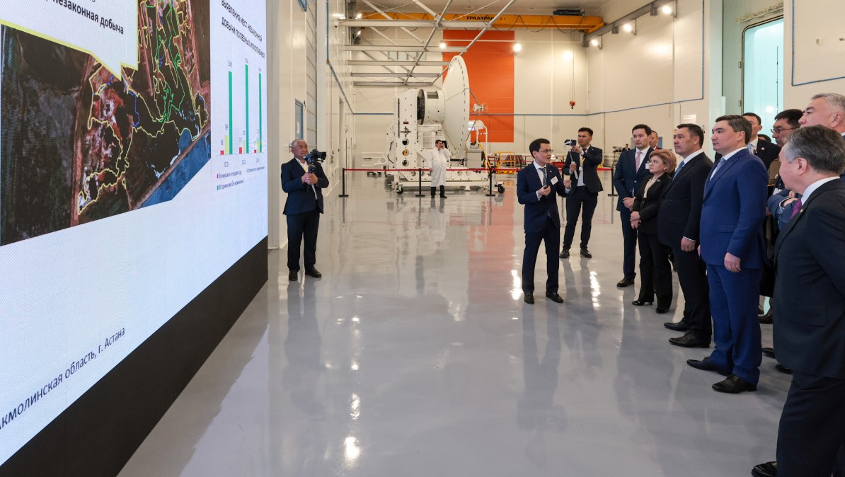 Садыр Жапаров оценил космический прогресс Казахстана