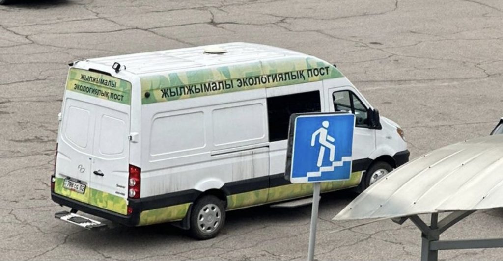 В Алматы проводится рейд по проверке выхлопных газов автомобилей