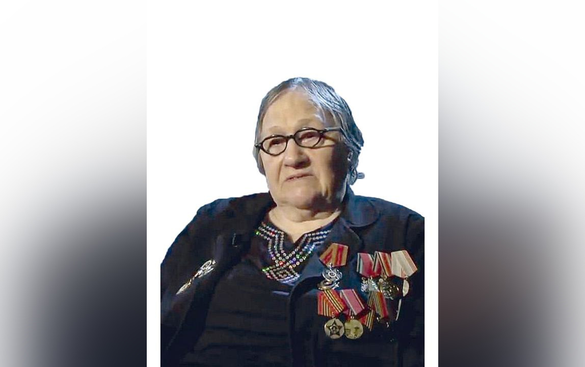В Алматы военнослужащие поздравили ветерана войны с 99-летием