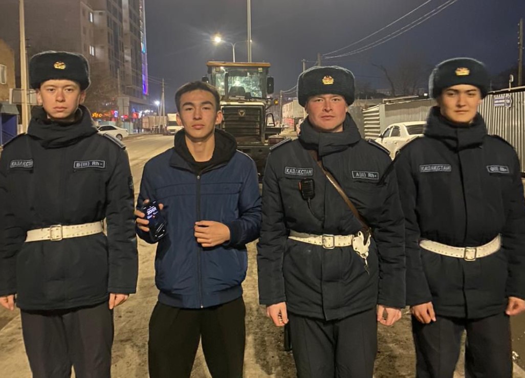 В Астане гвардейцы вернули дорогостоящие телефоны