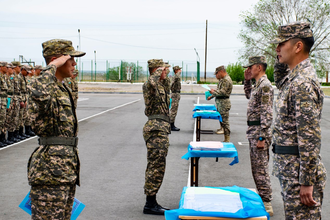 В инженерно-саперной бригаде состоялось чествование военнослужащих, уволенных в запас