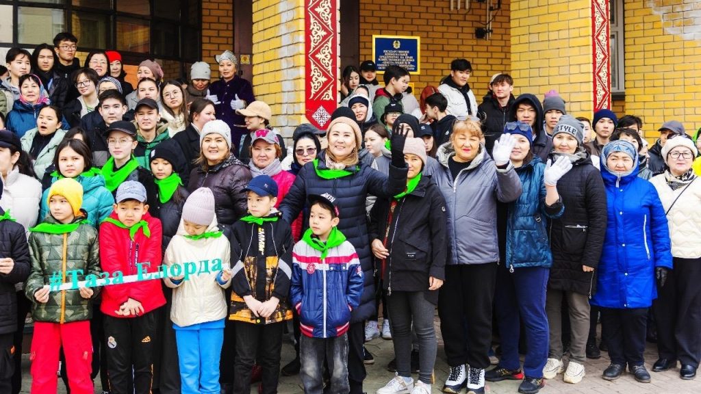 В Астане продолжается масштабная экологическая акция