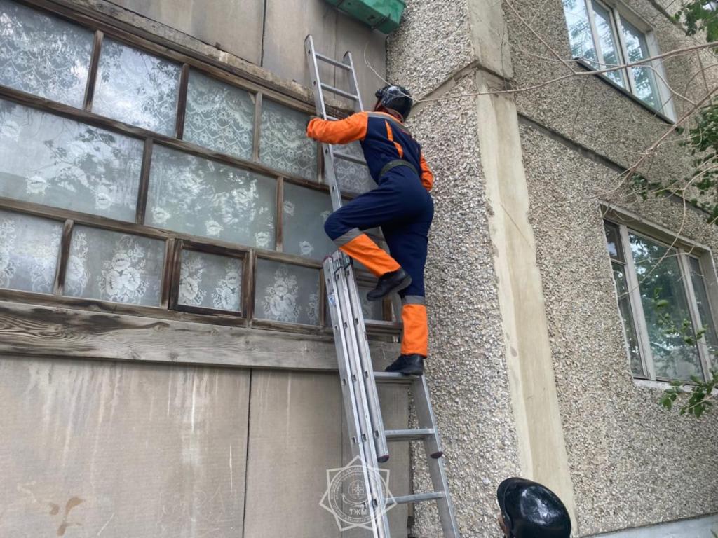 За прошедшие сутки спасателями области Абай проведены две аварийно-спасательные  операции