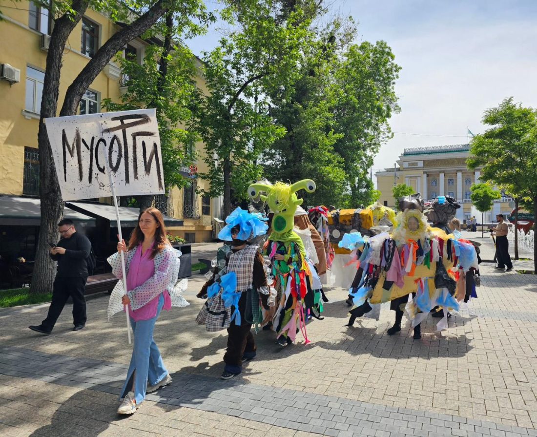 Флешмоб «Мусорги» и награждение победителей конкурса «Лучший арт-объект из мусора» провели в рамках кампании «Алматы – наш общий дом»