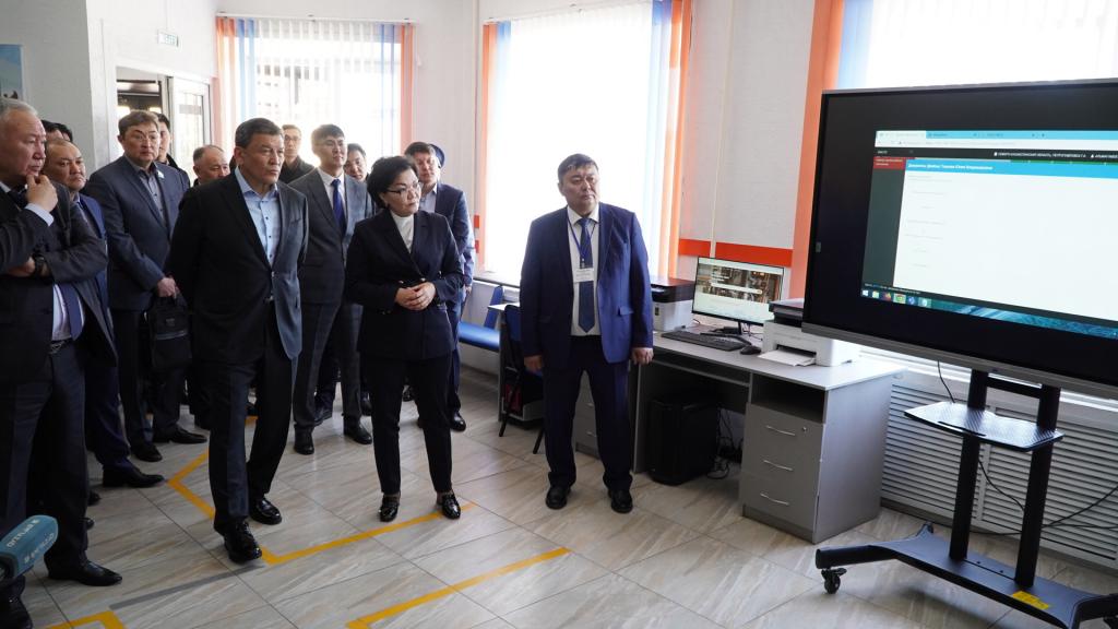 С. Жакупова продемонстрировала алгоритм подачи заявления на возмещение ущерба от паводков
