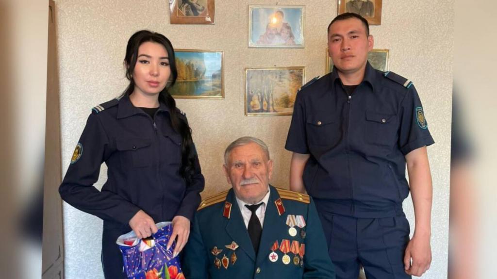 Представители УИС поздравили ветеранов с Днем Победы в области Абай