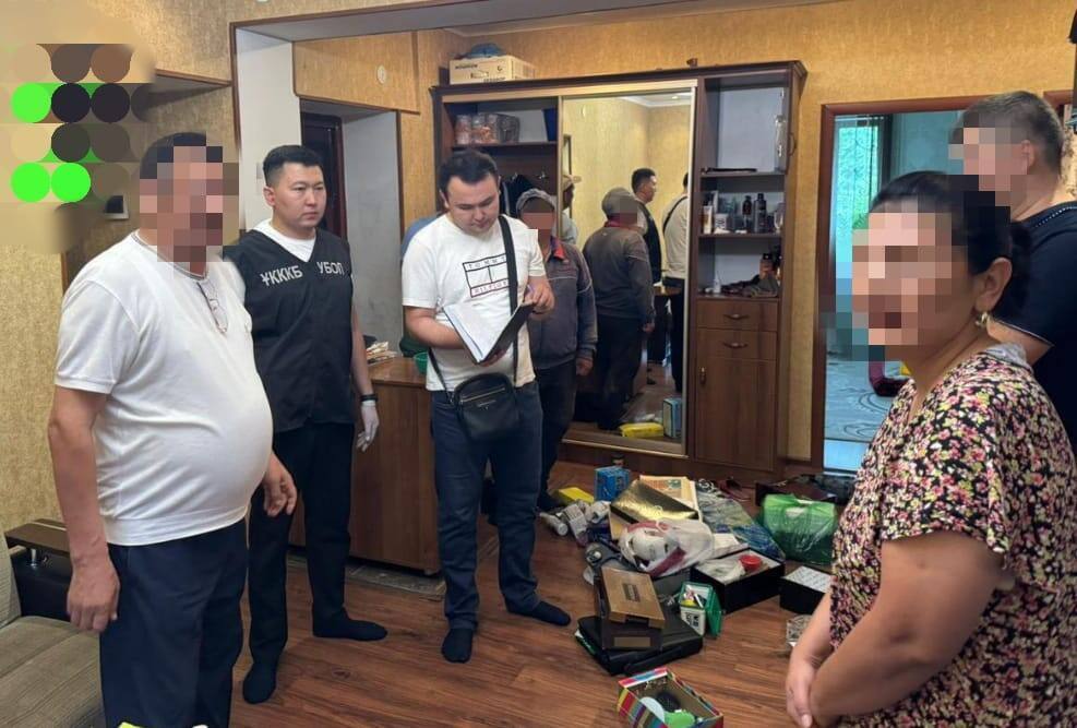 Незаконной добычей недр, хранением оружия занималась группа лиц в Туркестанской области