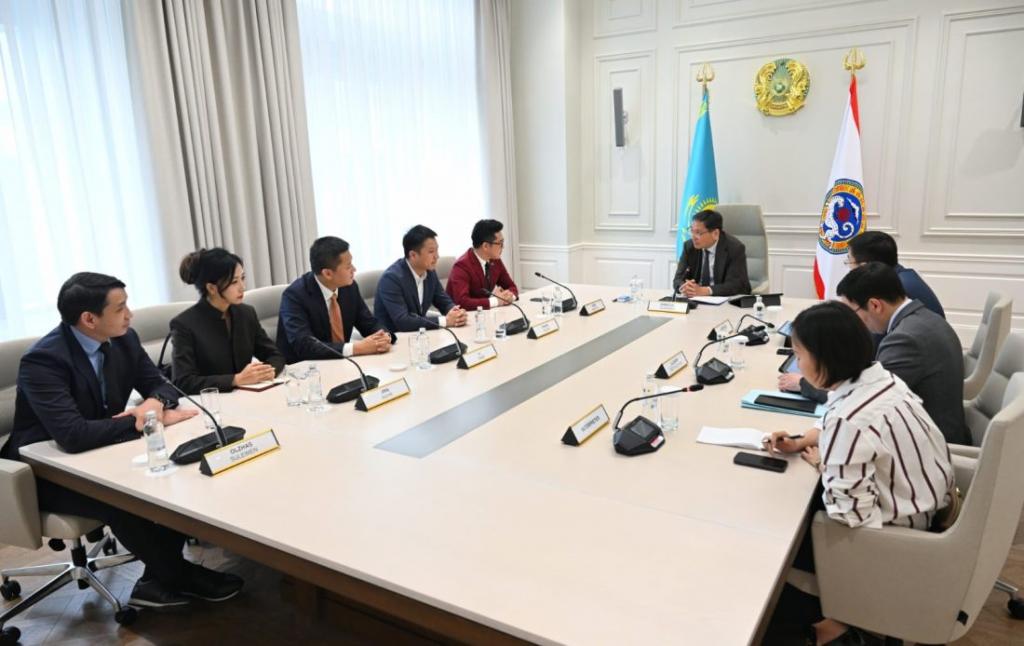 Аким Алматы Ерболат Досаев встретился с президентом китайской компании Pacific Construction Group Сонг Шаотином