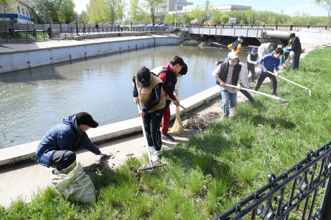 "Мөлдір бұлақ" : Гребной канал очистили от мусора Астане