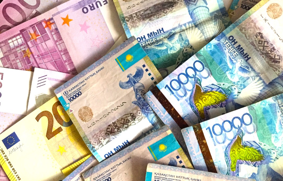 Анализ курса тенге: прогнозы на конец недели