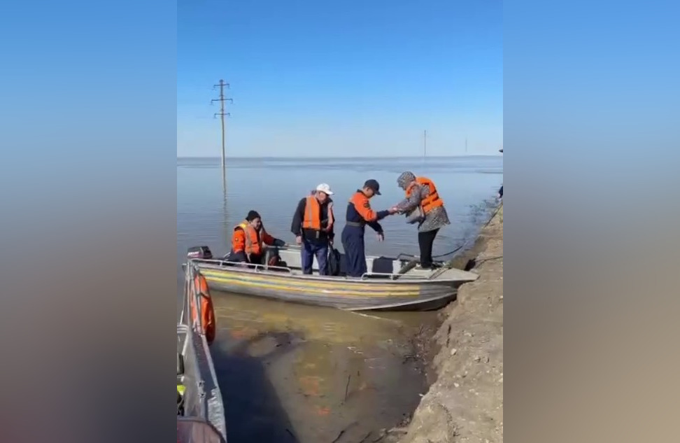 Эвакуация Талдыколя: уровень воды в Жайыке продолжает расти