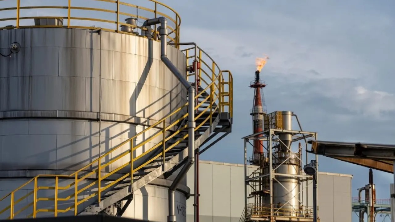 Геополитические проблемы поддерживают цены на нефть